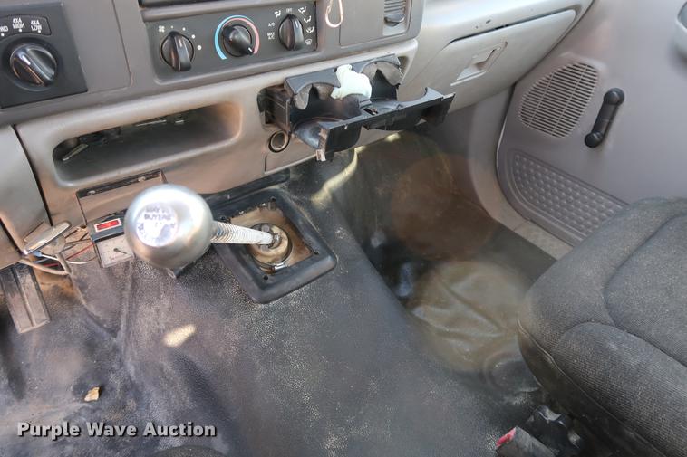 image for item DD9560 2000 Ford F350 Super Duty flatbed pickup truck