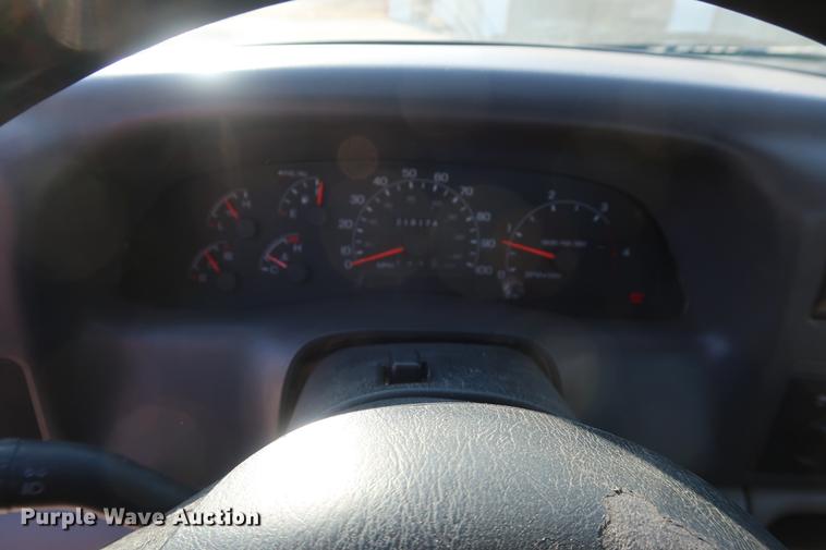 image for item DD9560 2000 Ford F350 Super Duty flatbed pickup truck