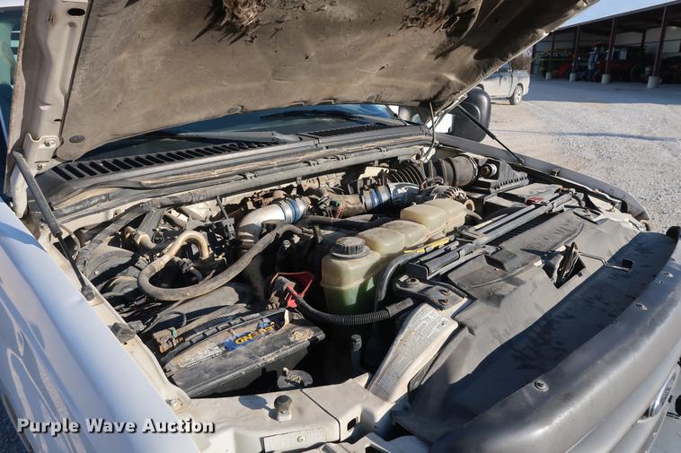 image for item DD9560 2000 Ford F350 Super Duty flatbed pickup truck