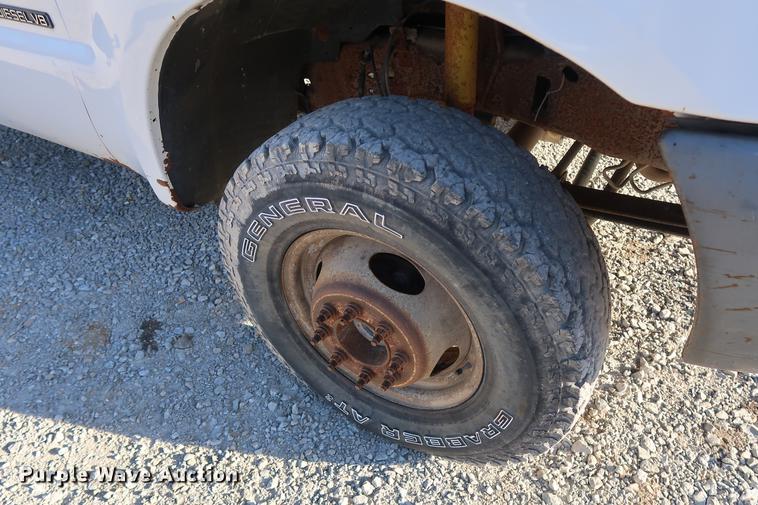 image for item DD9560 2000 Ford F350 Super Duty flatbed pickup truck