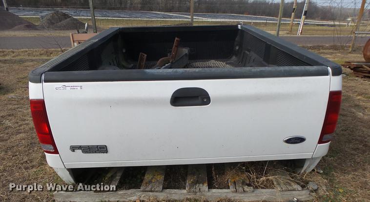 image for item DS9619 2003 Ford F250 pickup truck bed