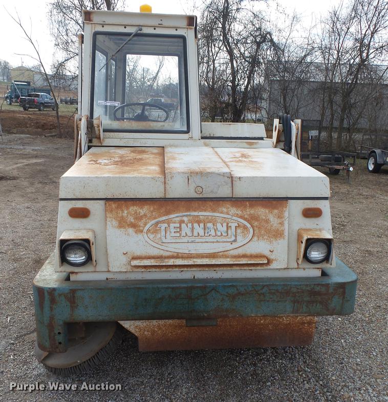 image for item DS9623 Tennant 92 sweeper