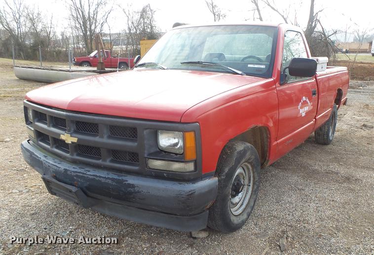 image for item DS9629 1993 Chevrolet C1500 pickup truck