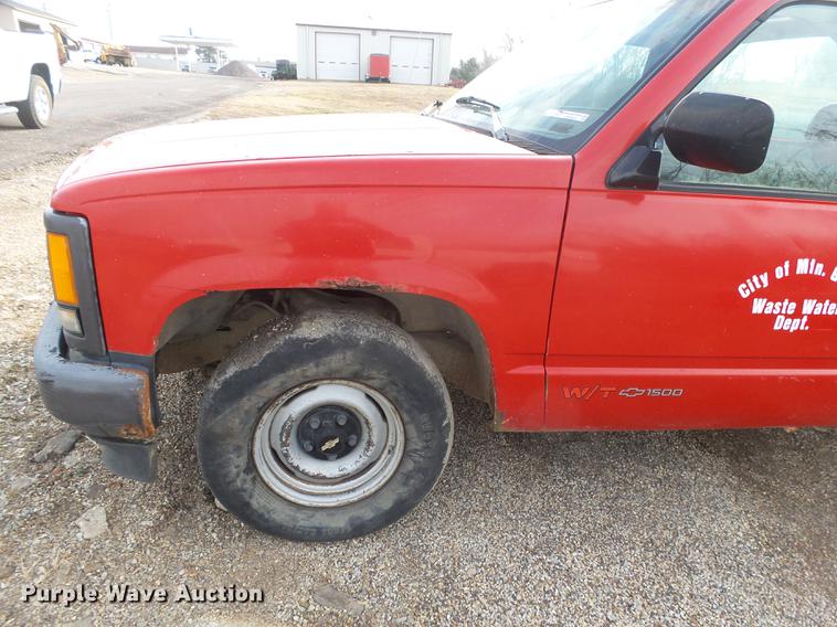 image for item DS9629 1993 Chevrolet C1500 pickup truck