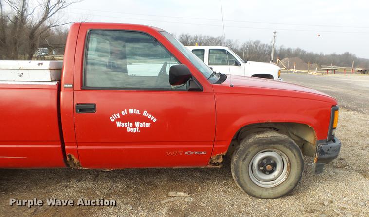 image for item DS9629 1993 Chevrolet C1500 pickup truck