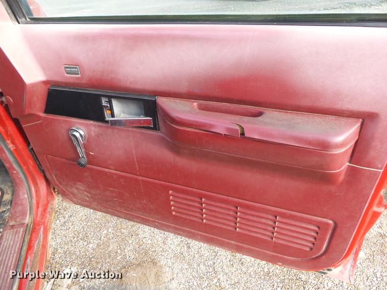 image for item DS9629 1993 Chevrolet C1500 pickup truck