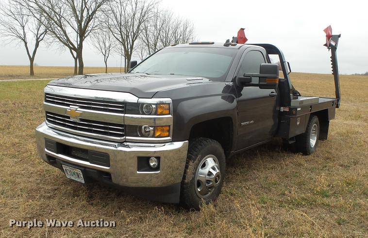 image for item DS9631 2015 Chevrolet Silverado 3500HD flatbed pickup truck