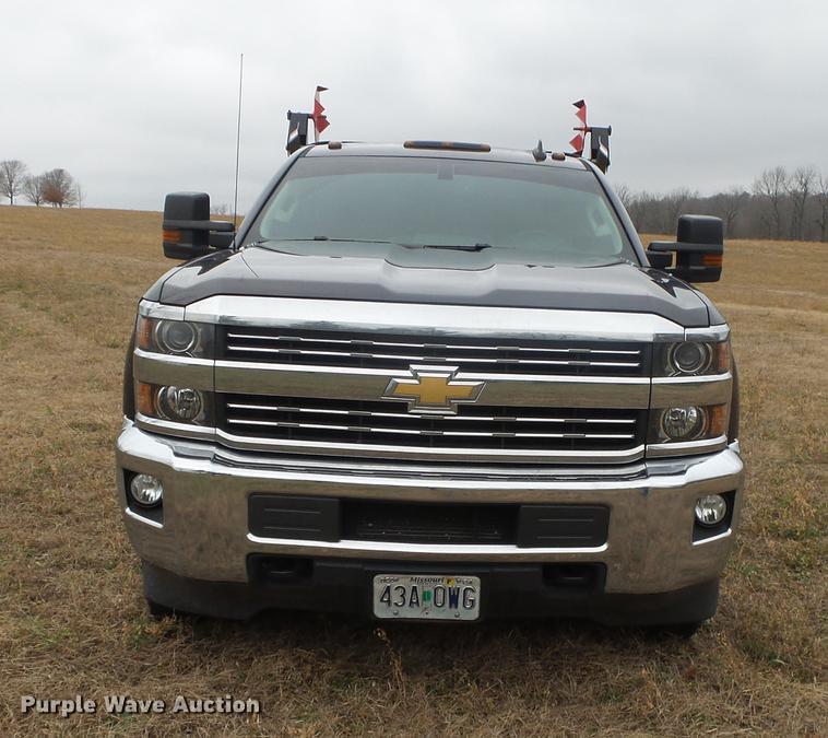 image for item DS9631 2015 Chevrolet Silverado 3500HD flatbed pickup truck