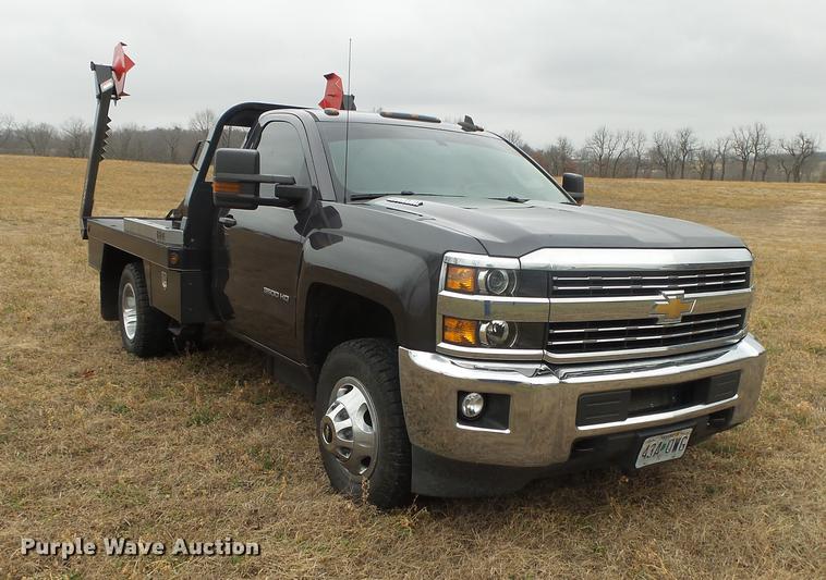 image for item DS9631 2015 Chevrolet Silverado 3500HD flatbed pickup truck