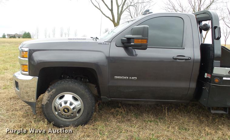 image for item DS9631 2015 Chevrolet Silverado 3500HD flatbed pickup truck