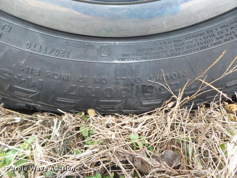 image for item DS9631 2015 Chevrolet Silverado 3500HD flatbed pickup truck