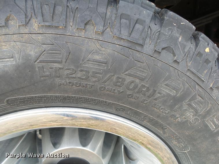 image for item DS9631 2015 Chevrolet Silverado 3500HD flatbed pickup truck