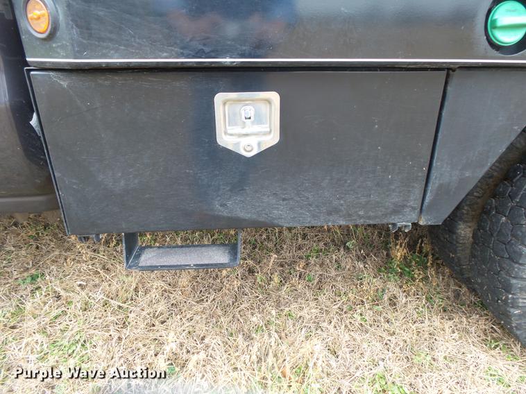 image for item DS9631 2015 Chevrolet Silverado 3500HD flatbed pickup truck