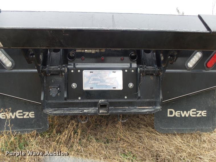 image for item DS9631 2015 Chevrolet Silverado 3500HD flatbed pickup truck