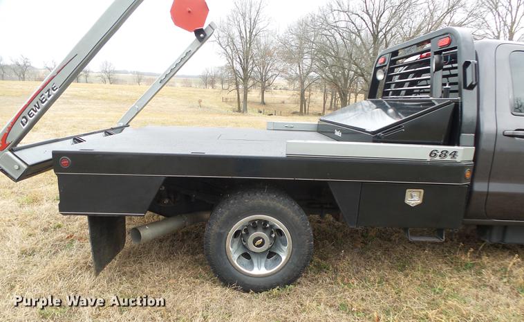 image for item DS9631 2015 Chevrolet Silverado 3500HD flatbed pickup truck