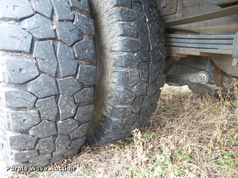 image for item DS9631 2015 Chevrolet Silverado 3500HD flatbed pickup truck