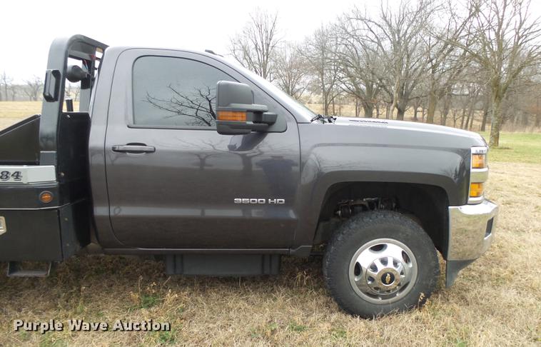 image for item DS9631 2015 Chevrolet Silverado 3500HD flatbed pickup truck