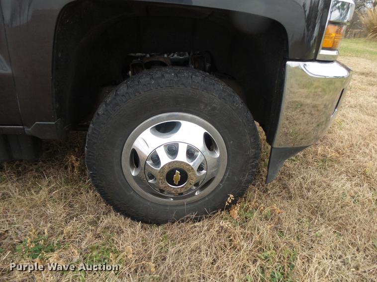 image for item DS9631 2015 Chevrolet Silverado 3500HD flatbed pickup truck