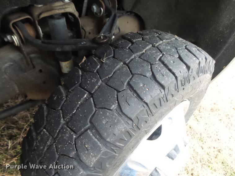 image for item DS9631 2015 Chevrolet Silverado 3500HD flatbed pickup truck