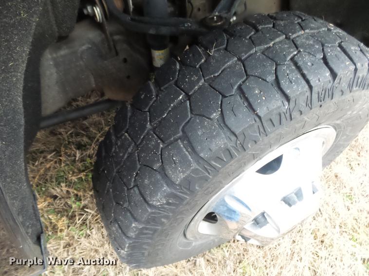 image for item DS9631 2015 Chevrolet Silverado 3500HD flatbed pickup truck