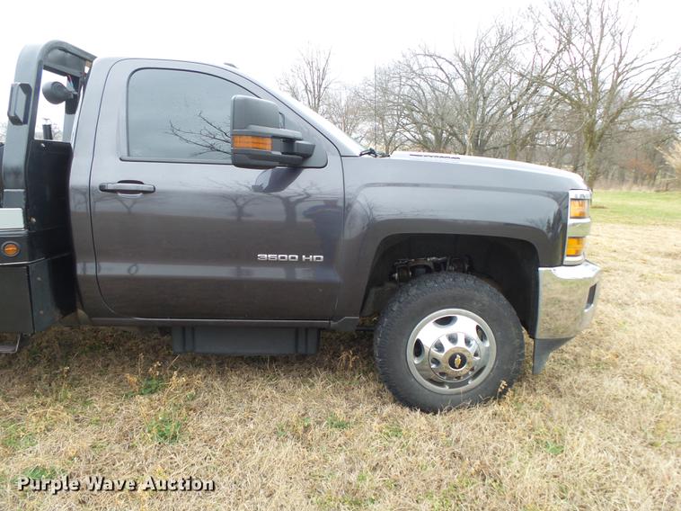 image for item DS9631 2015 Chevrolet Silverado 3500HD flatbed pickup truck