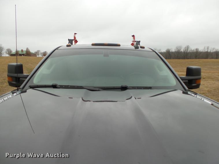 image for item DS9631 2015 Chevrolet Silverado 3500HD flatbed pickup truck