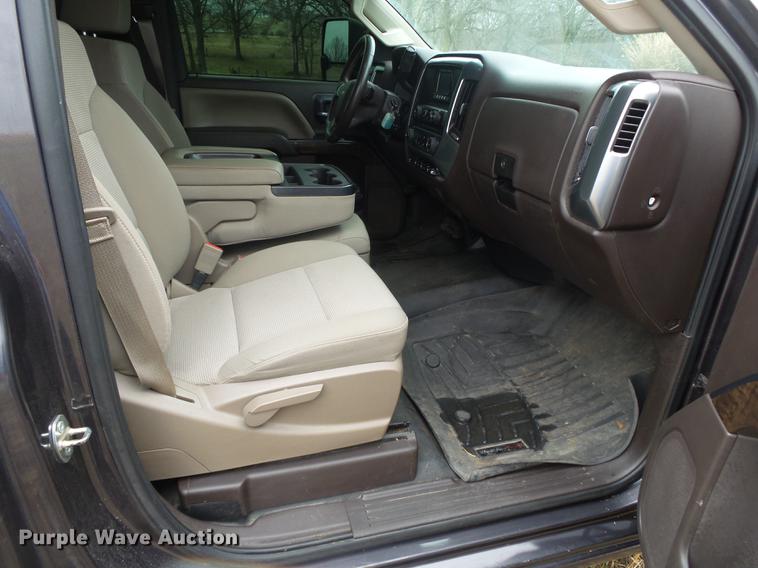 image for item DS9631 2015 Chevrolet Silverado 3500HD flatbed pickup truck