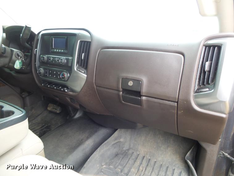 image for item DS9631 2015 Chevrolet Silverado 3500HD flatbed pickup truck