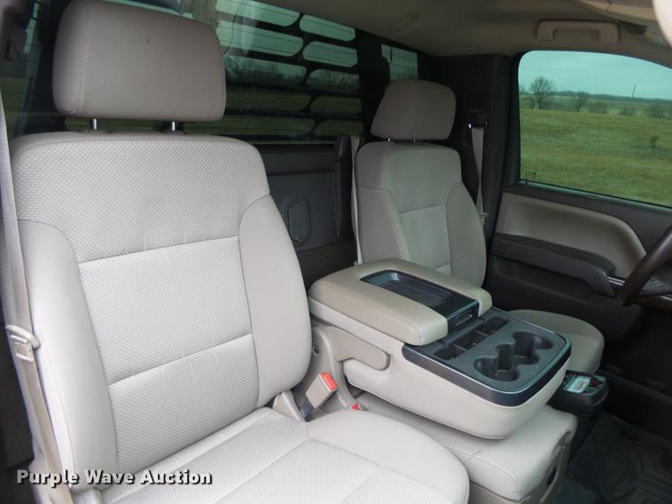 image for item DS9631 2015 Chevrolet Silverado 3500HD flatbed pickup truck