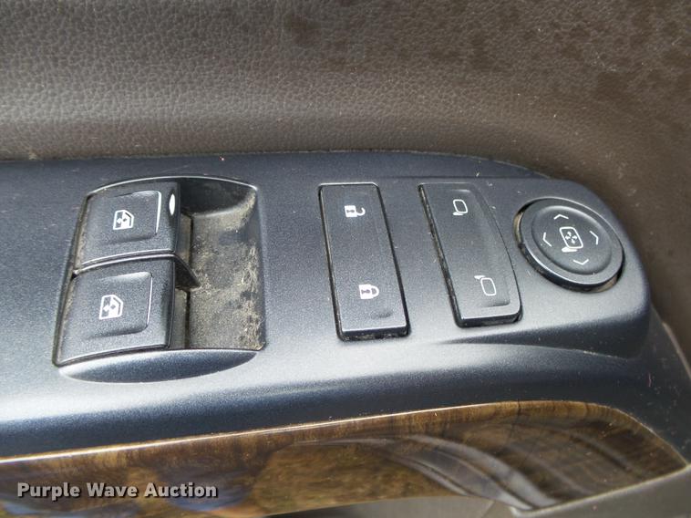 image for item DS9631 2015 Chevrolet Silverado 3500HD flatbed pickup truck