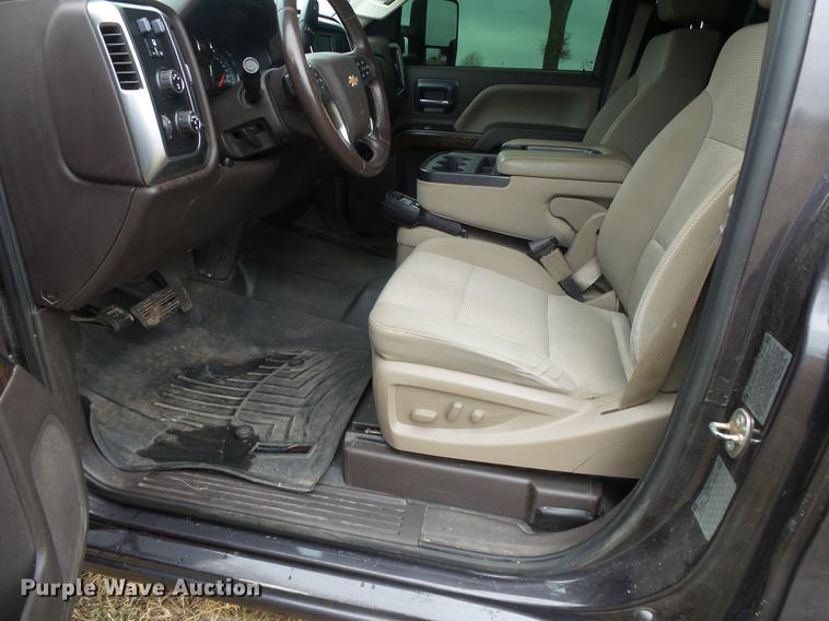 image for item DS9631 2015 Chevrolet Silverado 3500HD flatbed pickup truck