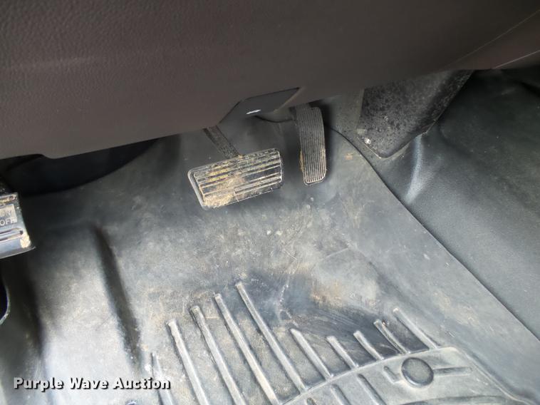 image for item DS9631 2015 Chevrolet Silverado 3500HD flatbed pickup truck