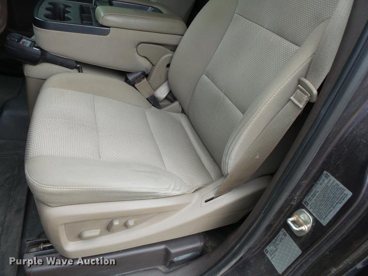 image for item DS9631 2015 Chevrolet Silverado 3500HD flatbed pickup truck