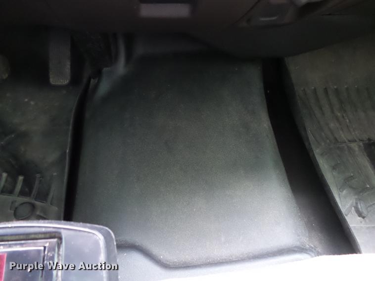 image for item DS9631 2015 Chevrolet Silverado 3500HD flatbed pickup truck