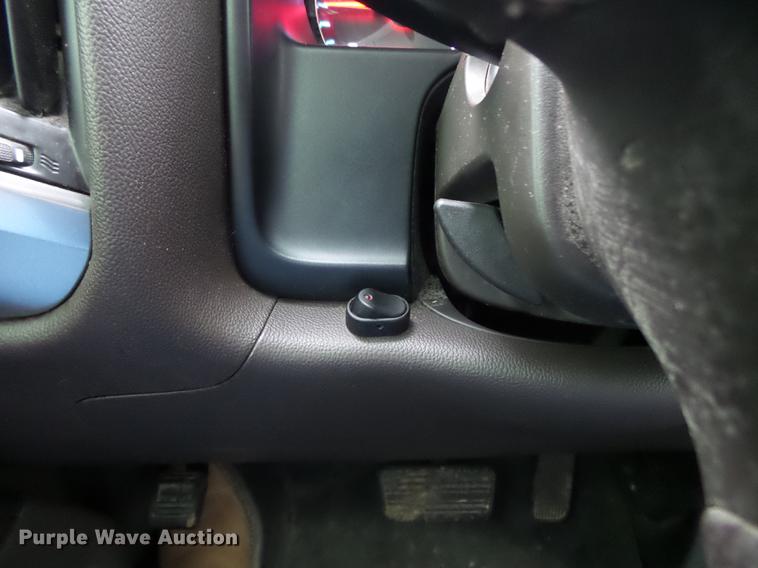 image for item DS9631 2015 Chevrolet Silverado 3500HD flatbed pickup truck