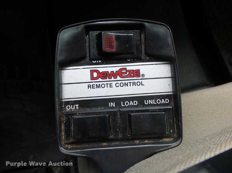 image for item DS9631 2015 Chevrolet Silverado 3500HD flatbed pickup truck