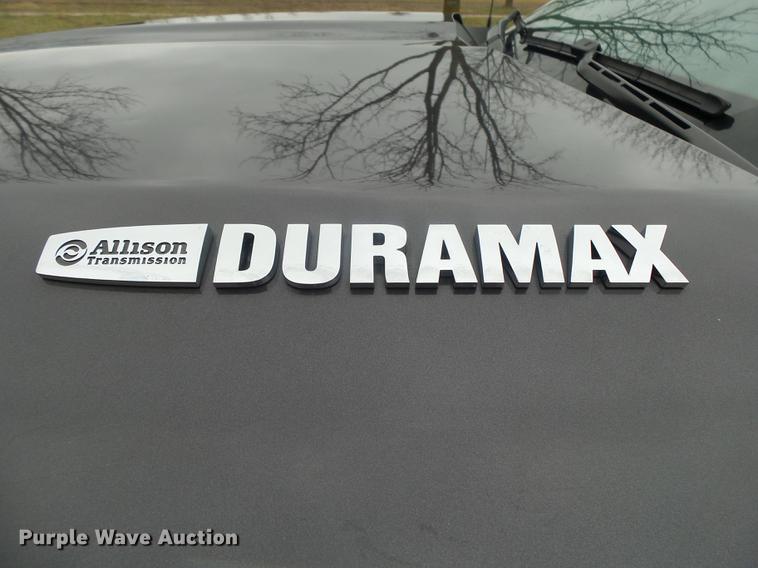 image for item DS9631 2015 Chevrolet Silverado 3500HD flatbed pickup truck