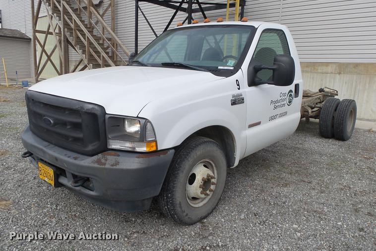 image for item DS9636 2004 Ford F350 truck cab and chassis