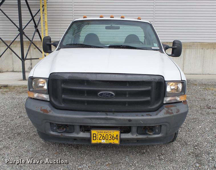 image for item DS9636 2004 Ford F350 truck cab and chassis