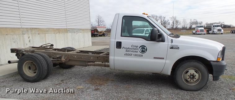 image for item DS9636 2004 Ford F350 truck cab and chassis