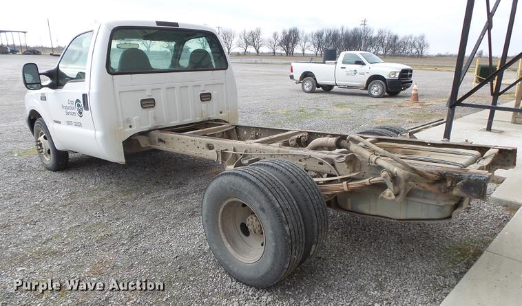 image for item DS9636 2004 Ford F350 truck cab and chassis