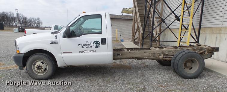 image for item DS9636 2004 Ford F350 truck cab and chassis