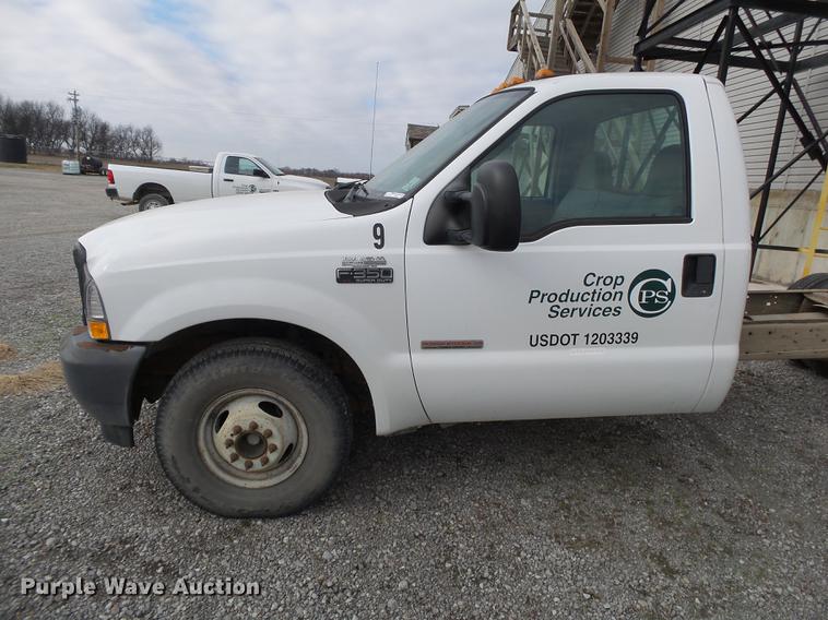 image for item DS9636 2004 Ford F350 truck cab and chassis
