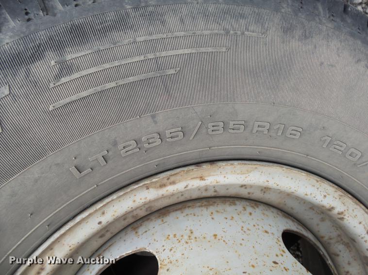 image for item DS9636 2004 Ford F350 truck cab and chassis