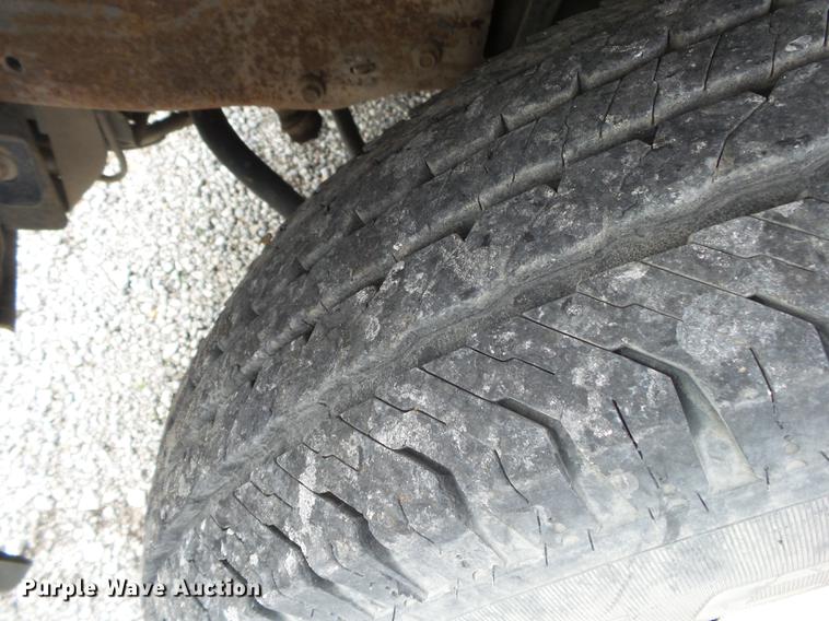 image for item DS9636 2004 Ford F350 truck cab and chassis