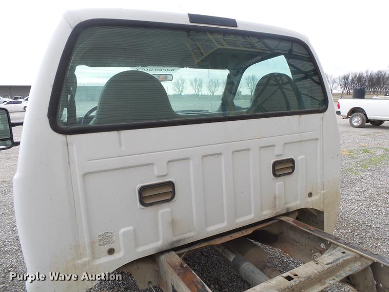 image for item DS9636 2004 Ford F350 truck cab and chassis