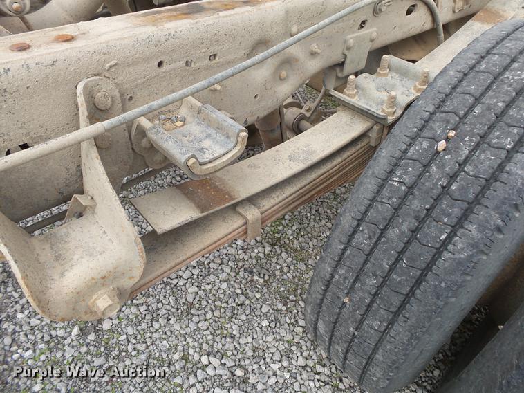 image for item DS9636 2004 Ford F350 truck cab and chassis