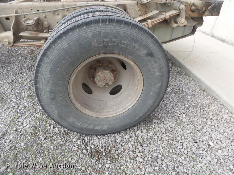 image for item DS9636 2004 Ford F350 truck cab and chassis