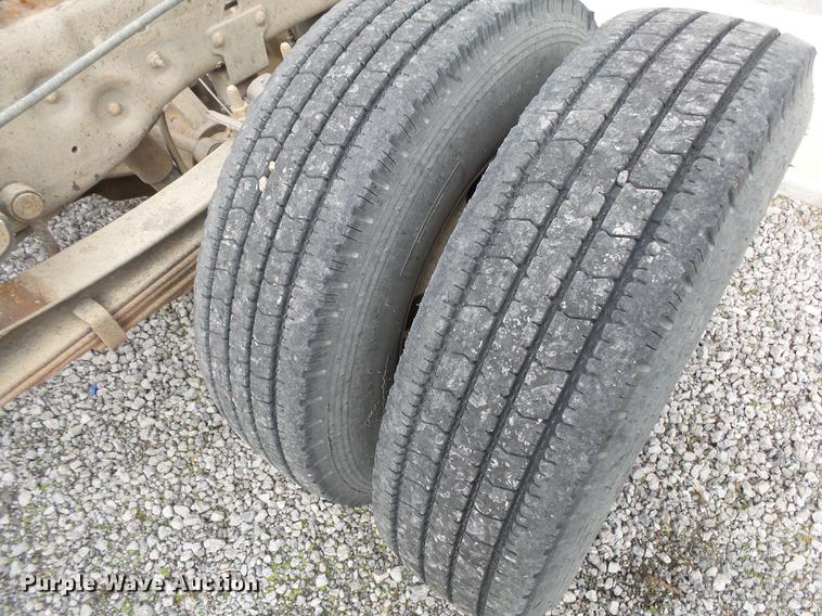 image for item DS9636 2004 Ford F350 truck cab and chassis