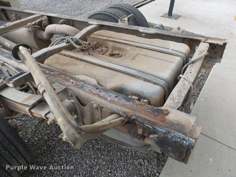 image for item DS9636 2004 Ford F350 truck cab and chassis